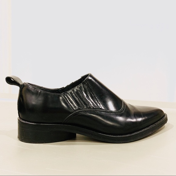 Genuine Leather Unique Pointed Toe Loafers - Picture 2 of 4